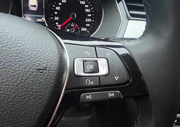 Volkswagen Passat cena 53900 przebieg: 224000, rok produkcji 2017 z Goniądz małe 704